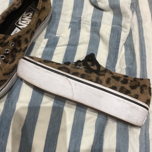 Vans - Picture 2 of 4